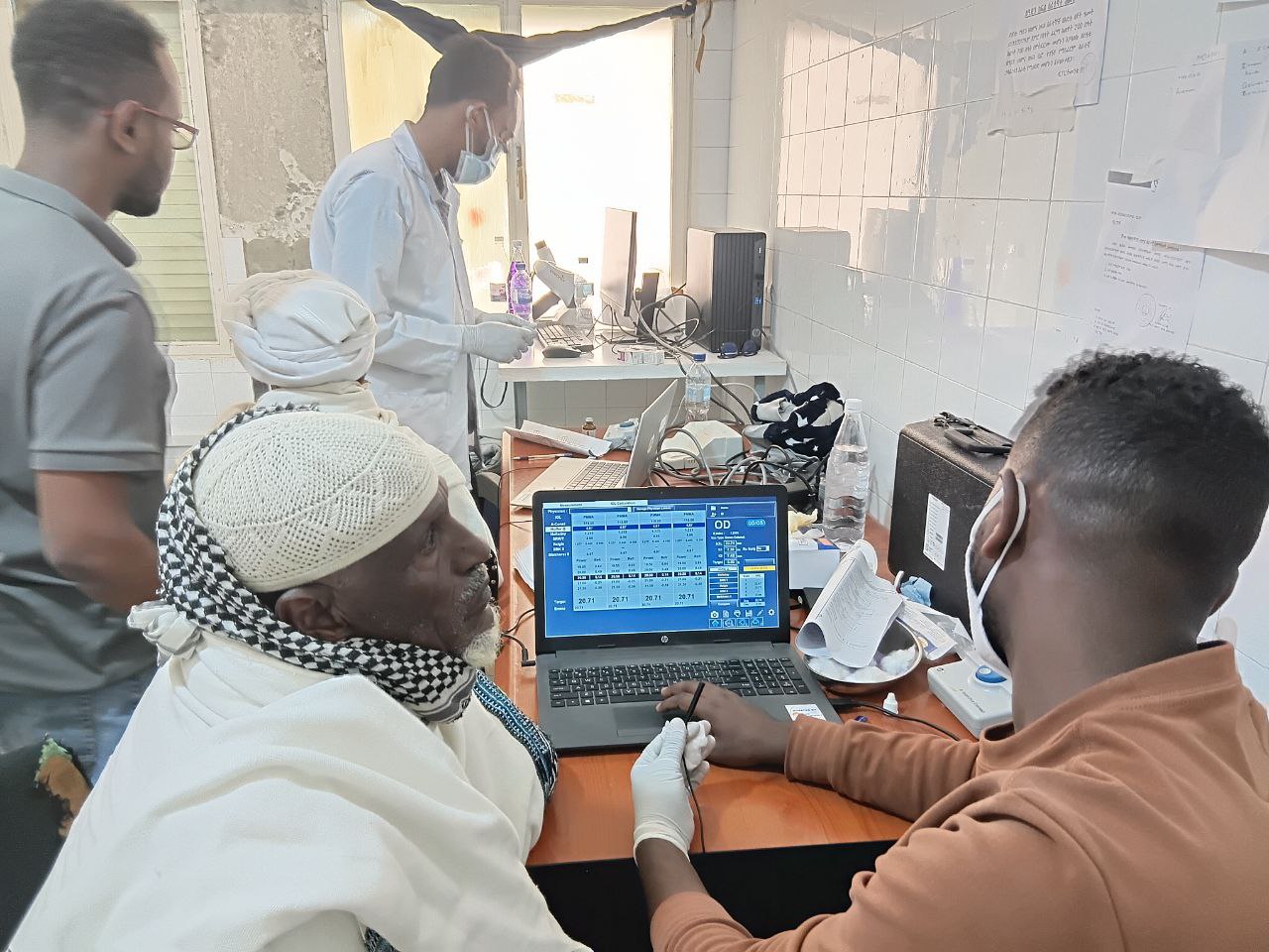 የቦሩ ሜዳ ጠቅላላ ሆስፒታል ከኪዩር ብላይንድነስ ከሚባል ግብረሰናይ ድርጅት ጋር በተባበር ነፃ የዓይን ሞራ ግርዶሽ ቀዶ ህክምና ከጥቅምት 24 – 29 /2018 ዓ.ም ለ1730 የዓይን ህሙማን የዓይን ብርሃናቸው እንዲመለስ አደረገ።